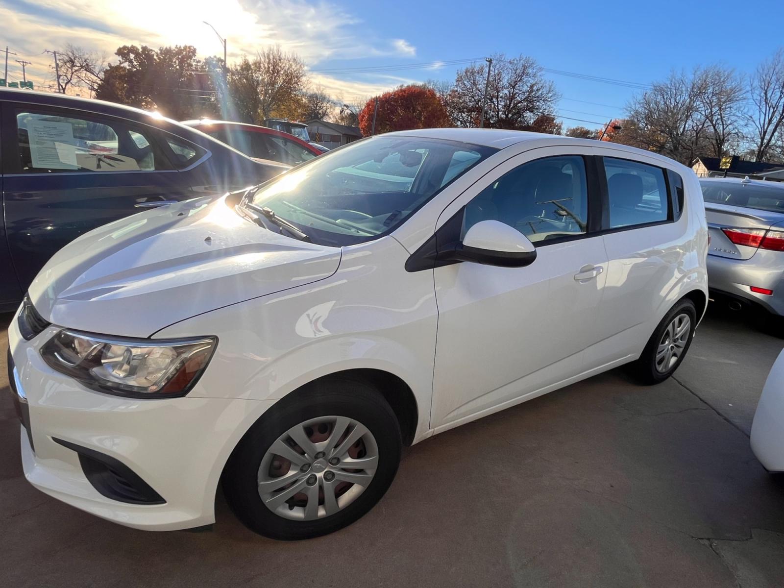 2017 WHITE CHEVROLET SONIC RS FL Auto Hatchback (1G1JG6SH9H4) with an 1.8L L4 DOHC 24V engine, 6A transmission, located at 8101 E. Skelly Dr., Tulsa, OK, 74129, (918) 592-3593, 36.121891, -95.888802 - Photo #3
